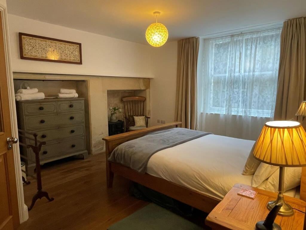 Beautiful 3 Bed Basement Flat With Garden Apartment Bath Exterior photo